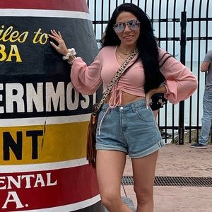 Meet your Posher, Jillian